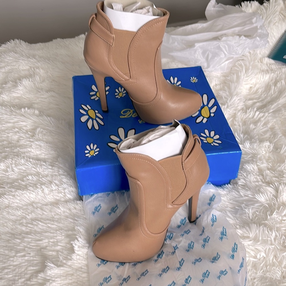 BLOSSOM AVI-4 Women's Buckle Strap Elastic Insert Hidden Platform booties